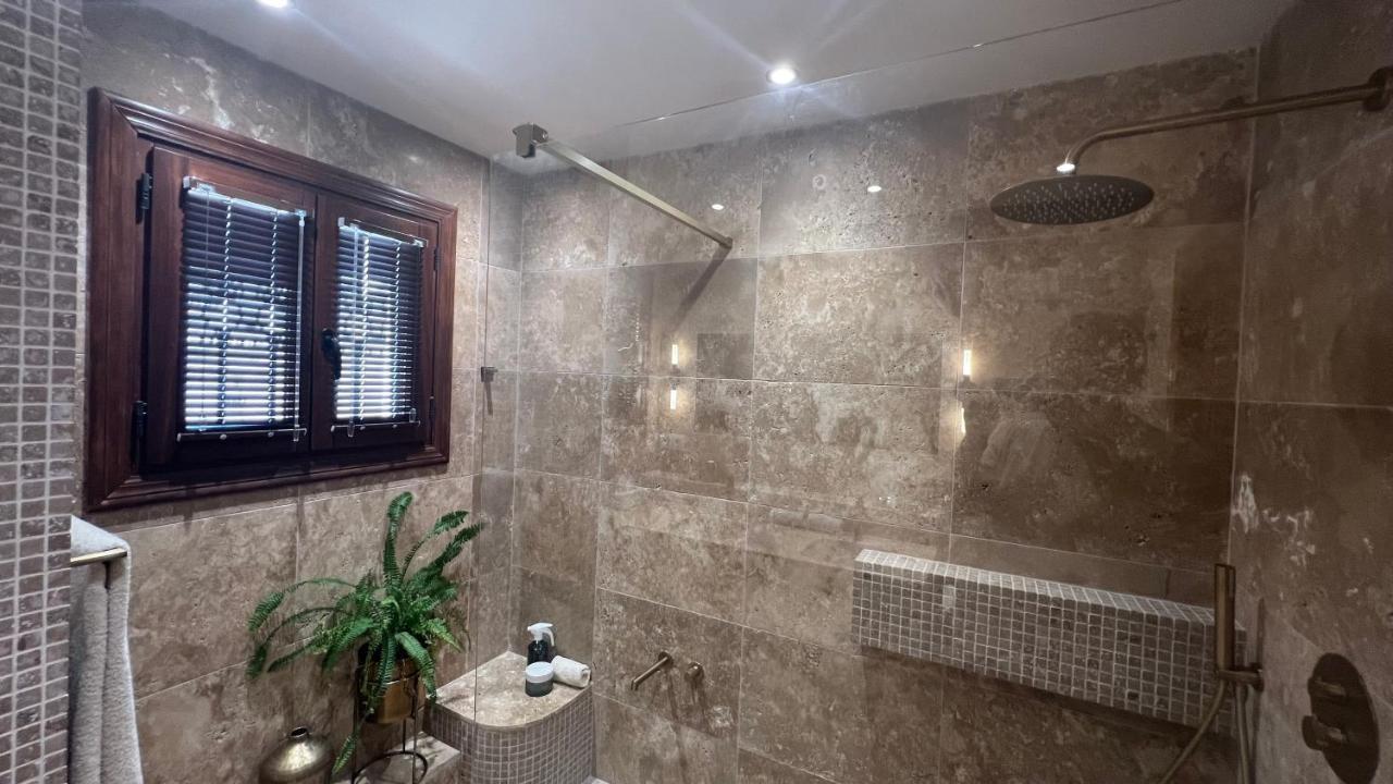 Romantic White Villa -Private Pool 네르하 외부 사진