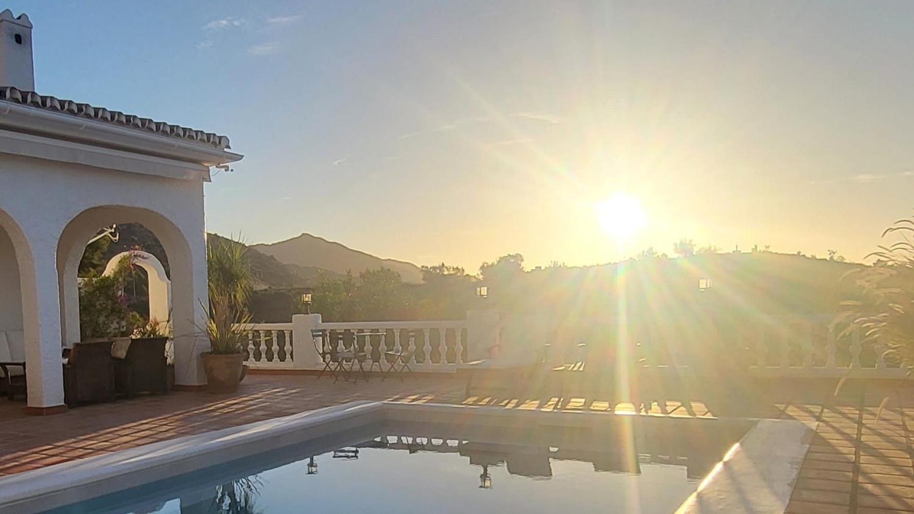 Romantic White Villa -Private Pool 네르하 외부 사진
